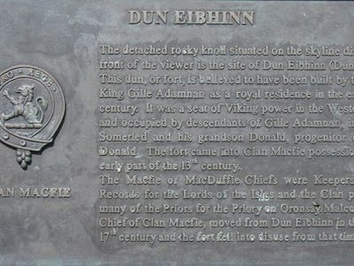 Dùn Eibhinn plaque