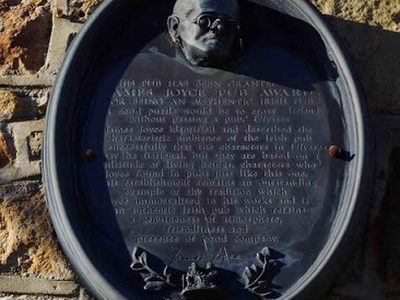 The former Schooner Inn (3) - James Joyce Pub Award plaque, Upper Main Street, Donegal Town