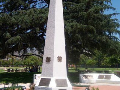 Obelisque with Eternal Flame