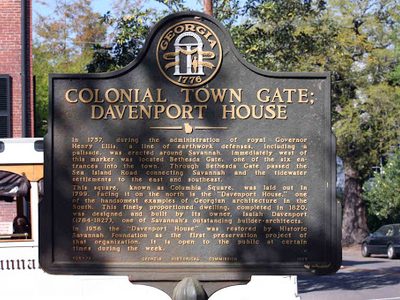 Colonial Town Gate Davenport