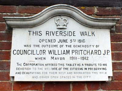 Plaque on the shelter