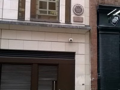 Plaque to the surgeon John Hunter, Upper John Street, Soho