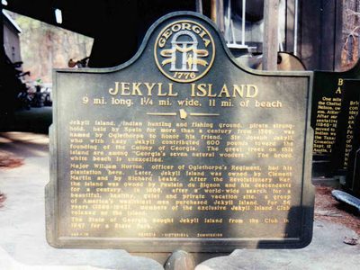 JEKYLL ISLAND
9 MI. LONG, 1-1/4 MI. WIDE, 11 MI. OF BEACH.
