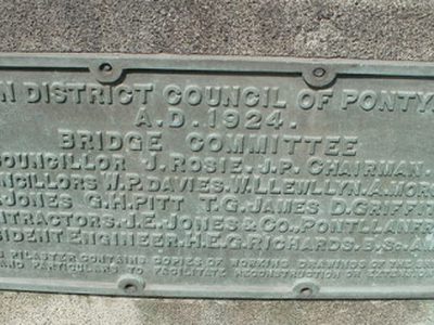 Town Bridge plaque, Pontypool
