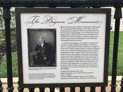 The Daguerre Monument
