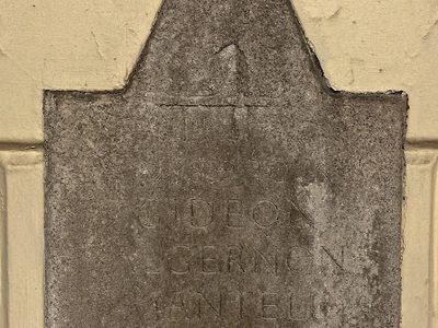 Here lived from 1833 to 1838 Gideon Algernon Mantell geologist