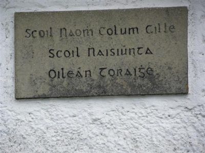 Plaque, Naomh Colmcille Primary School