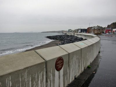 Sea wall, Williamson's Quay