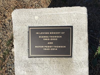 Dianna and Mayor Peggy Thomsen