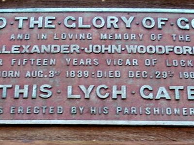 Lych gate plaque, Locking