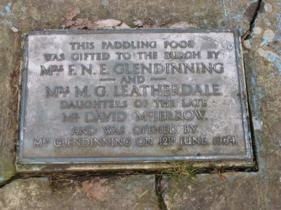 Paddling pool plaque