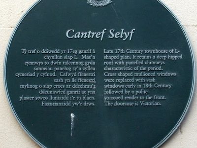 Cantref Selyf plaque, Lion Street, Brecon
