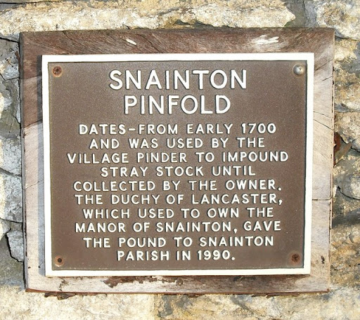 Details of plaque on pinfold, High Street, Snainton