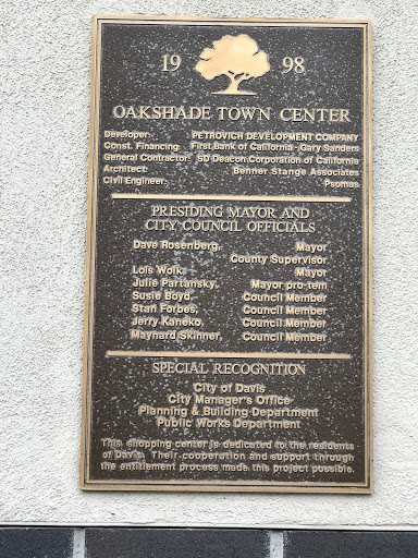 Oakshade Town Center