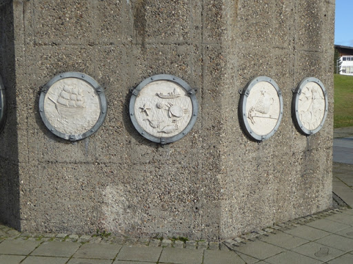 Plaques round the base of "Shadows in another light"