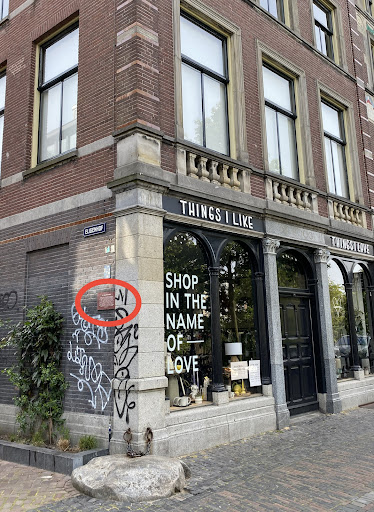 The closed stone (de gesloten steen)