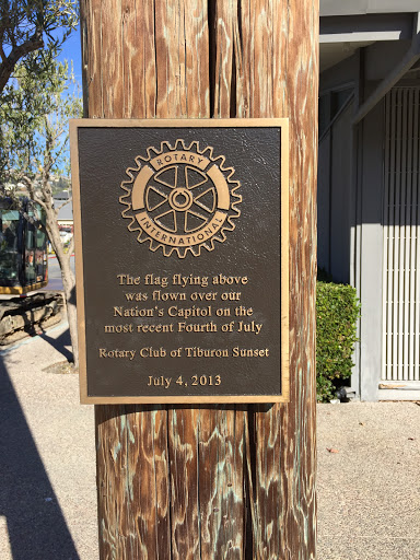 Tiburon Flagpole