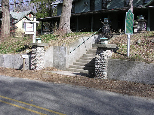 Lakeside Inn