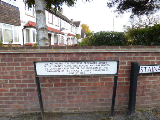 Stainash Crescent, Staines - Award Plaque