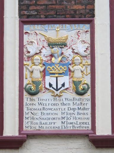 Plaque on the building on the south side of Trinity House Yard