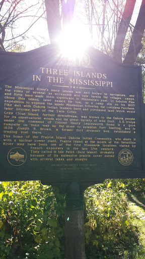 Three Islands in the Mississippi
