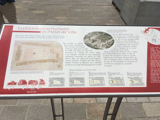 La Place Jeanne-Hachette et l'Hotel de Ville
