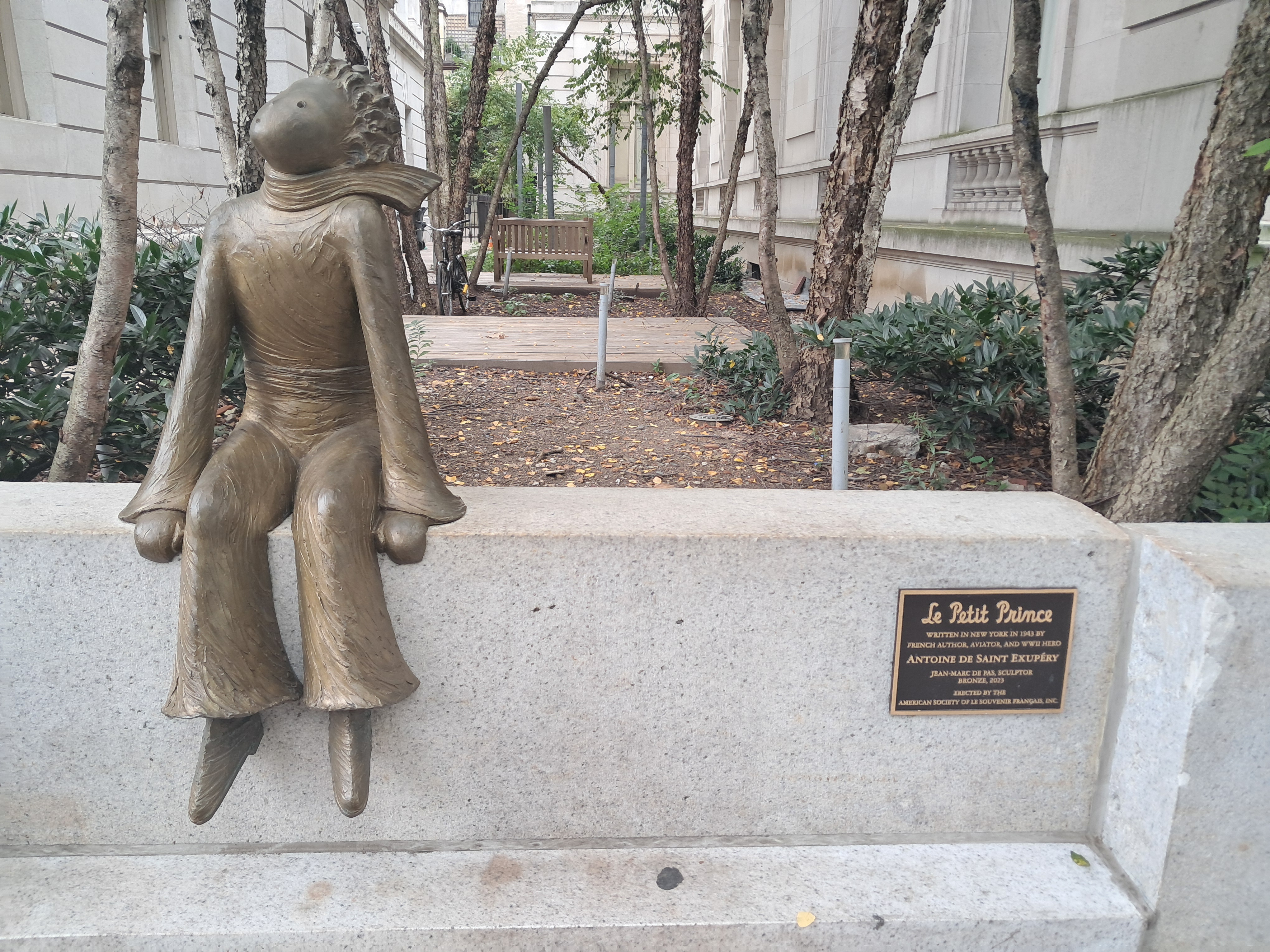 Le Petit Prince -- Antoine de Saint Exupery