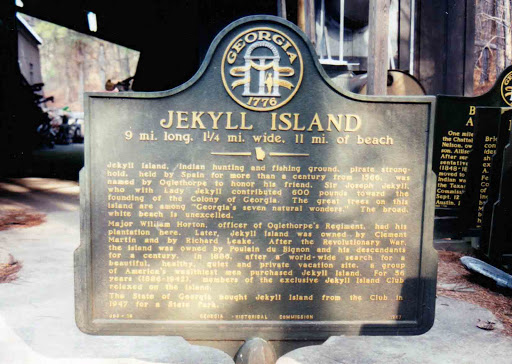 JEKYLL ISLAND
9 MI. LONG, 1-1/4 MI. WIDE, 11 MI. OF BEACH.